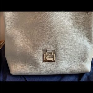 Beautiful pebble leather shoulder bag.